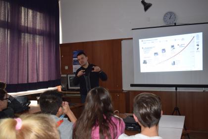 Лекция "Технологиите на бъдещето" за 8-ми клас с Теодор Панайотов (ТУЕС’2006)
